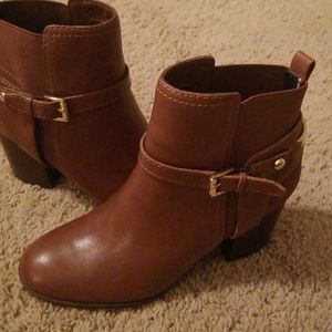 TOMMY HILFIGER  ANKLE BOOTS..
